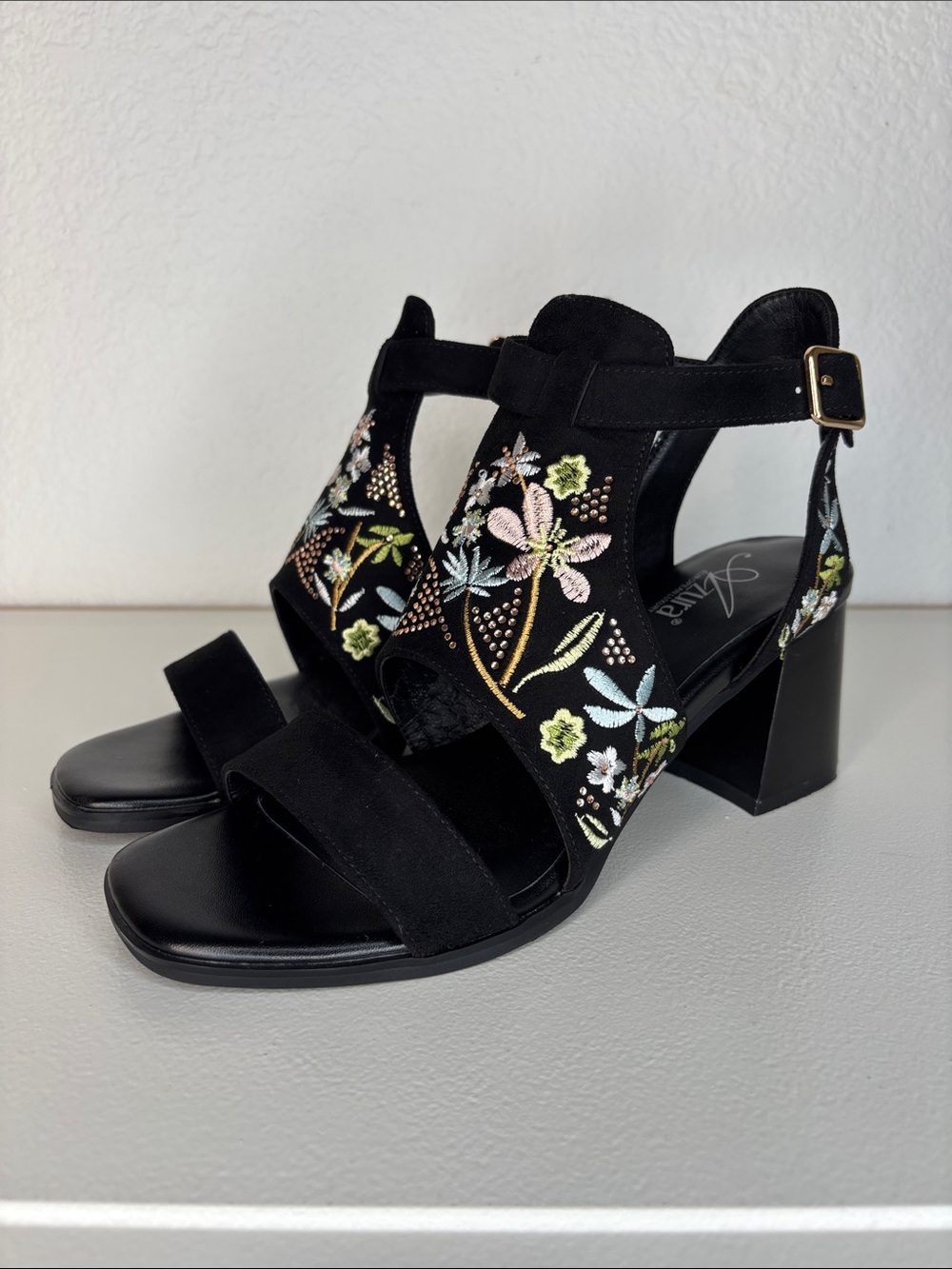 AZURA Romantic Embroidered Black Chunky Heel Sandals with Floral Detail 37/6.5